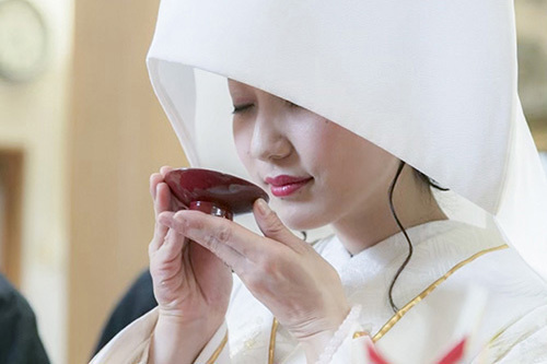 静岡市・富士市・沼津市のドレスショップ、フィーノの和装結婚式神前式での三々九度