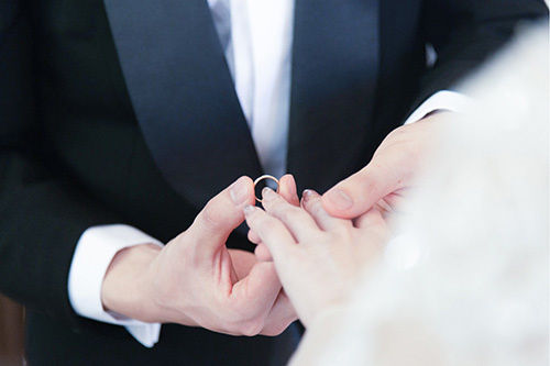 静岡市・富士市・沼津市のドレスショップ、フィーノの新郎新婦の結婚指輪の交換