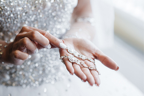 静岡市・富士市・沼津市のドレスショップ、フィーノの新婦のアクセサリー