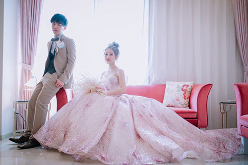 静岡市・富士市・沼津市のドレスショップ、フィーノの洋装の新郎新婦の記念写真