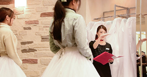 静岡市・富士市・沼津市のドレス専門店フィーノの新郎新婦向けフィニッシングスクールのお辞儀の仕方