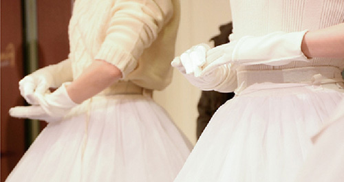 静岡市・富士市・沼津市のドレス専門店フィーノの新郎新婦向けフィニッシングスクールのグローブの外し方