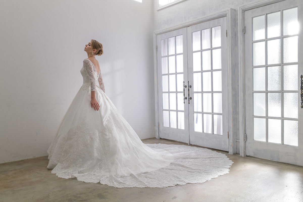 静岡市・富士市・沼津市のドレス専門店フィーノのウエディングドレス、イサムモリタMK-175の画像３