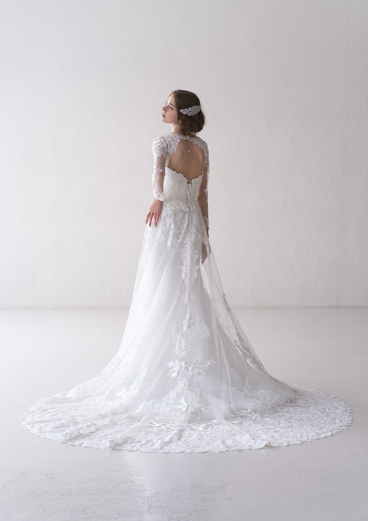 静岡市・富士市・沼津市のドレス専門店フィーノのウエディングドレス、FINO LUXE(フィーノリュクス)FL-45の画像２