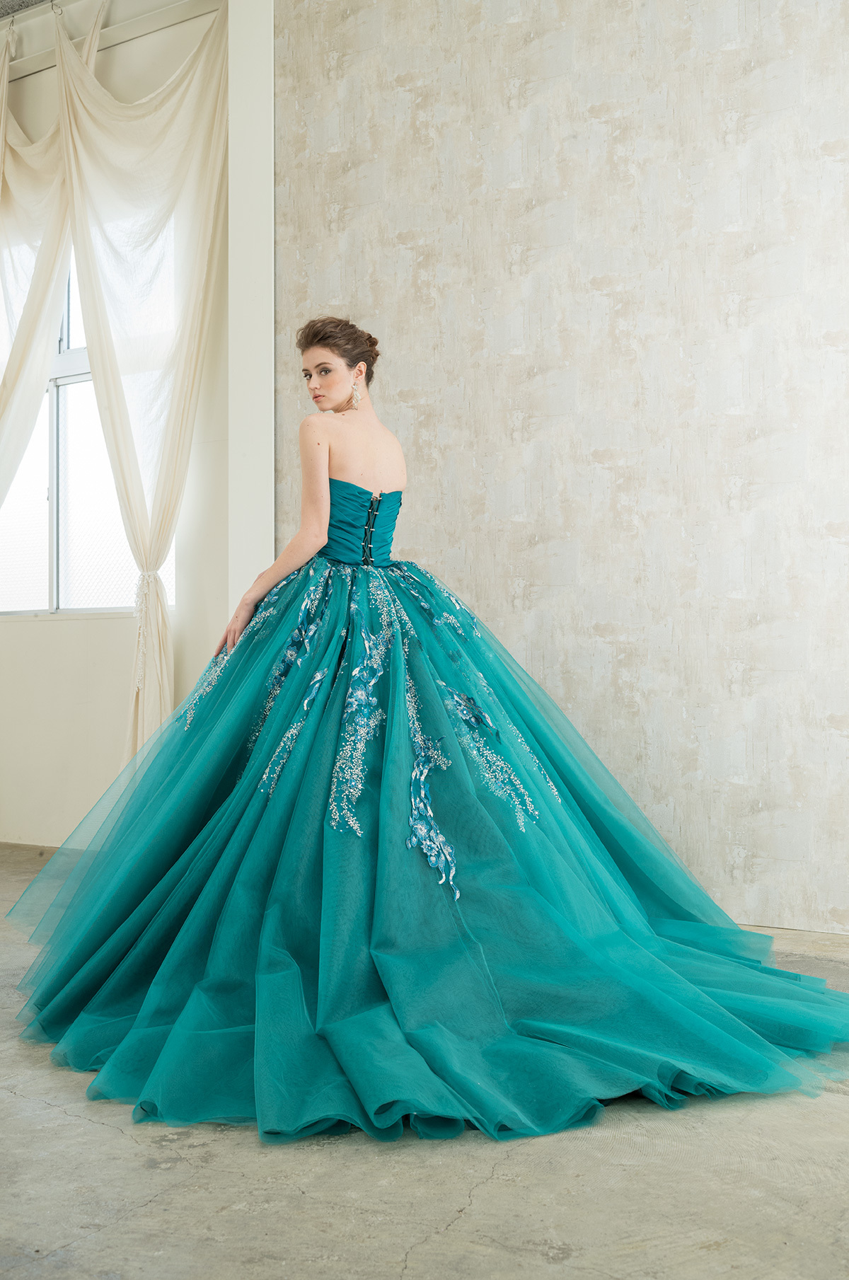 静岡市・富士市・沼津市のドレス専門店フィーノのカラードレス、イサムモリタIC-84GRの画像２