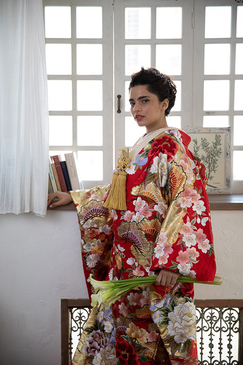 静岡市・富士市・沼津市のドレス専門店フィーノの和装、桂由美CA-6207（光琳鶴に四季の花）の画像