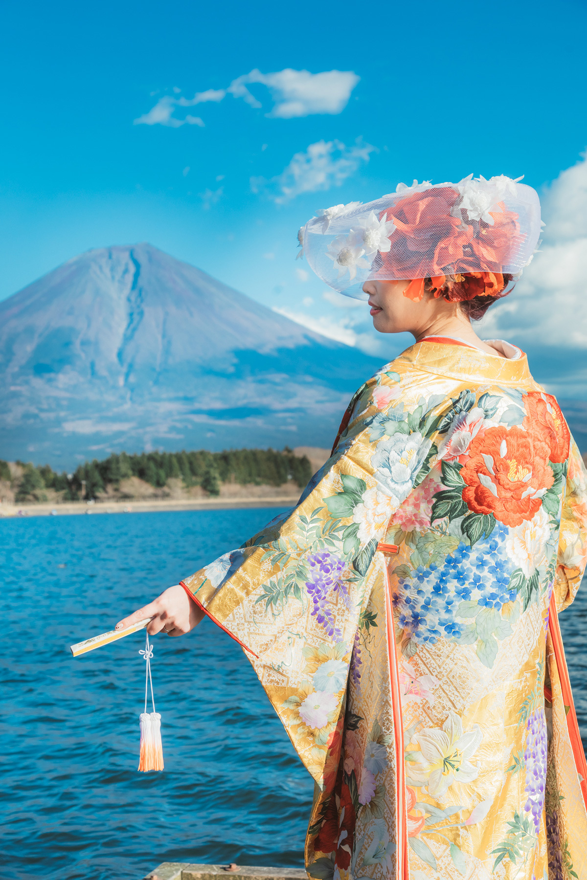 静岡市・富士市・沼津市のドレス専門店フィーノの和装、桂由美CA6305（金流水に百花）の画像３