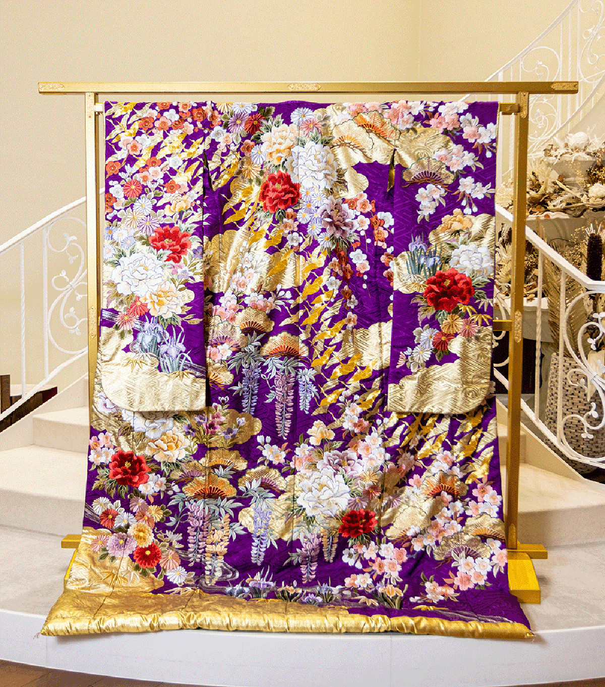 静岡市・富士市・沼津市のドレス専門店フィーノの和装、桂由美CA6208（光琳鶴に四季の花）の画像