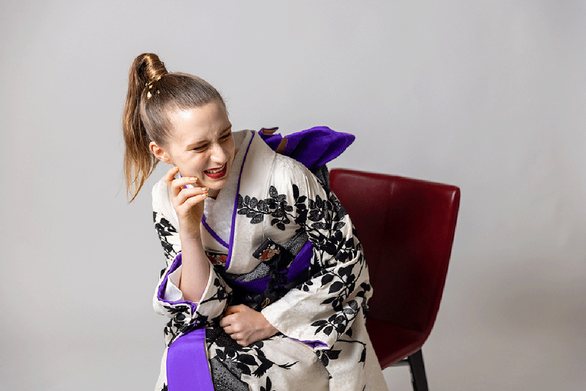 静岡市・富士市・沼津市のドレス専門店フィーノの色打掛の女性のイメージ