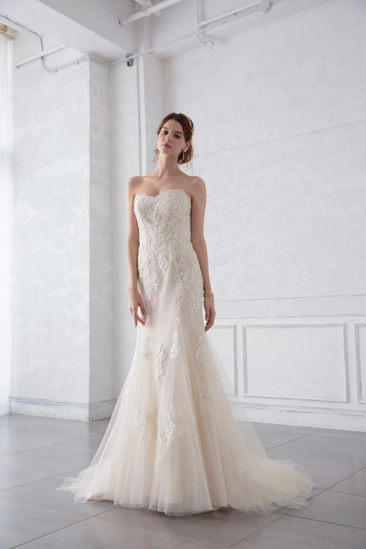 静岡市・富士市・沼津市のドレス専門店フィーノのウエディングドレス、IN-05(OW)の画像1