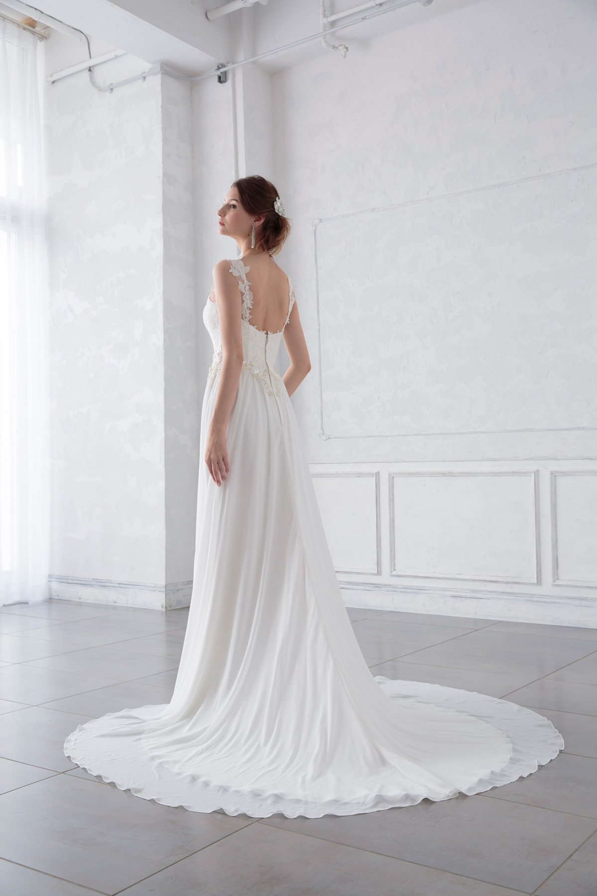 静岡市・富士市・沼津市のドレス専門店フィーノのウエディングドレス、IN-04(OW)の画像2