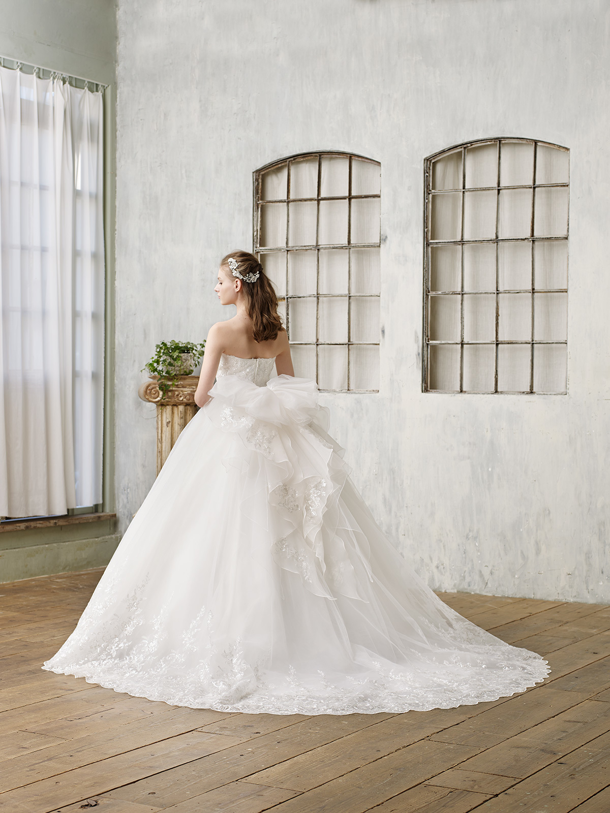 静岡市・富士市・沼津市のドレス専門店フィーノのウエディングドレス、フィーノリュクスFL-40の画像2