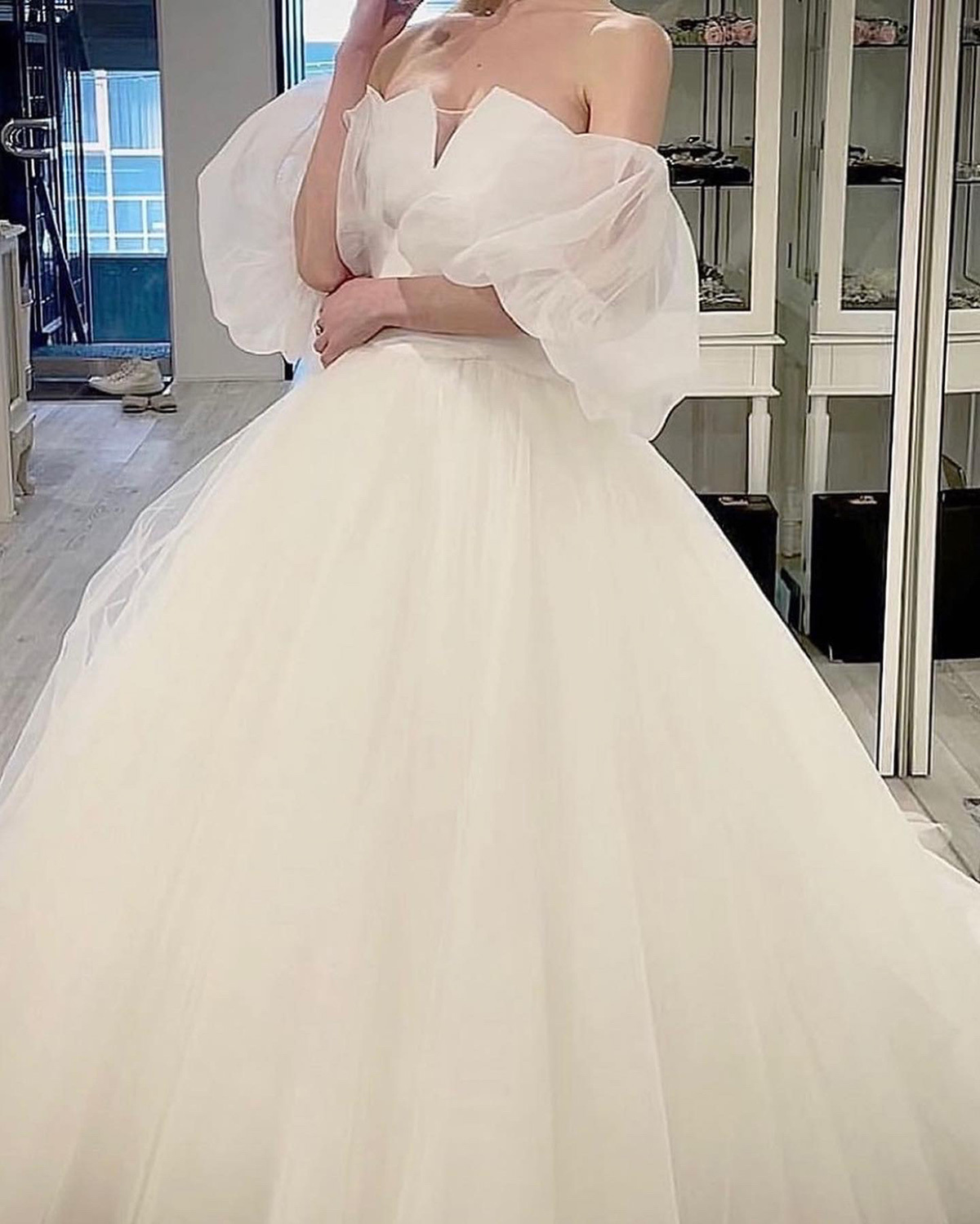 静岡市・富士市・沼津市のドレス専門店フィーノのウエディングドレス、イサムモリタIN-121の画像4