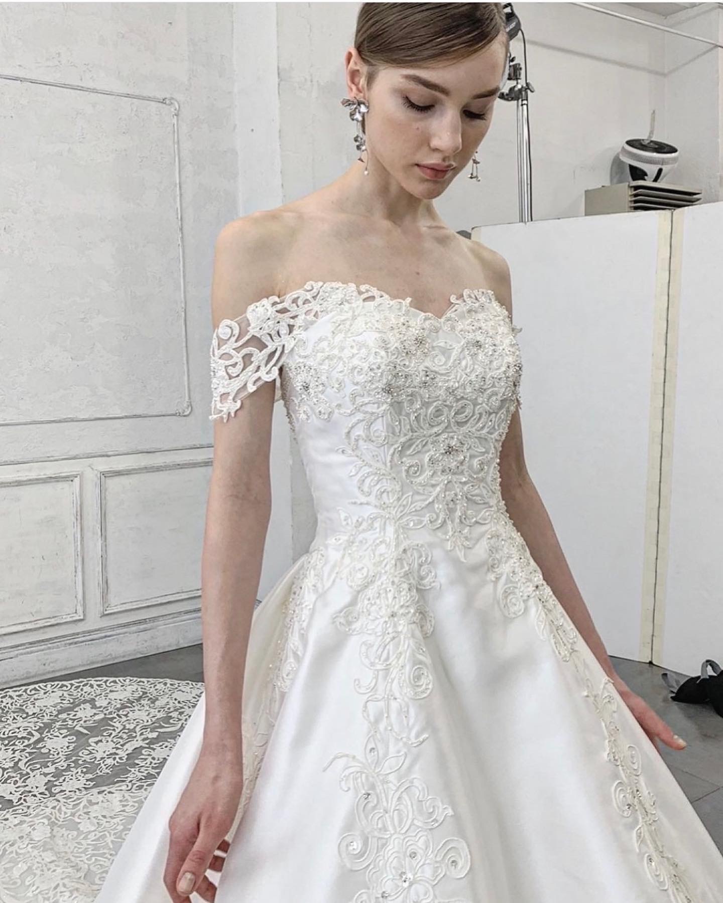 静岡市・富士市・沼津市のドレス専門店フィーノのウエディングドレス、イサムモリタMK-192の画像2