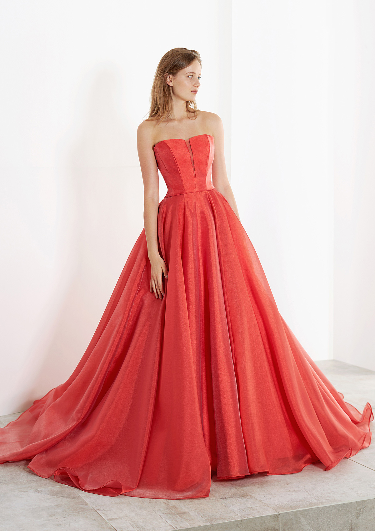 静岡市・富士市・沼津市のドレス専門店フィーノのカラードレス、フィーノリュクスFL-63ORの画像2