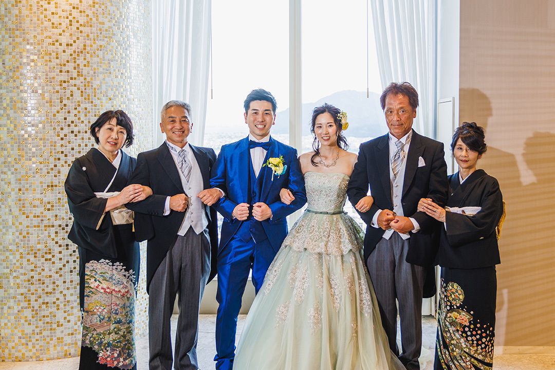 富士市ドレス専門店のフィーノ富士店の８月のイベント詳細、ご両家の集合写真