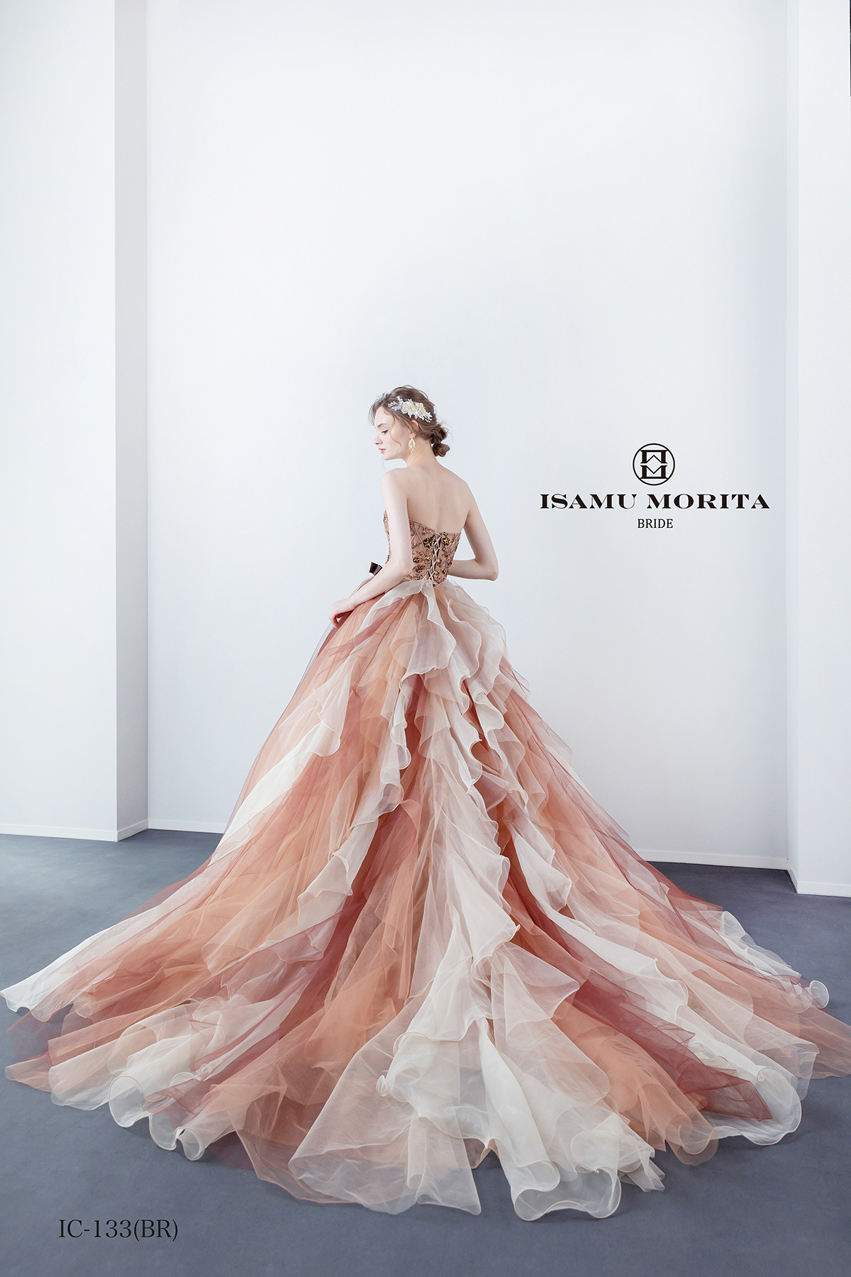 静岡市・富士市・沼津市のドレス専門店フィーノのカラードレス、イサムモリタIC-133BRのバックトレーン画像