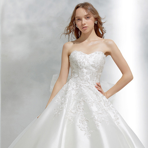 静岡市・富士市・沼津市のドレス専門店フィーノの2022年10月2日のドレスピックアップ・フィーノリュクスFL-64へリンク