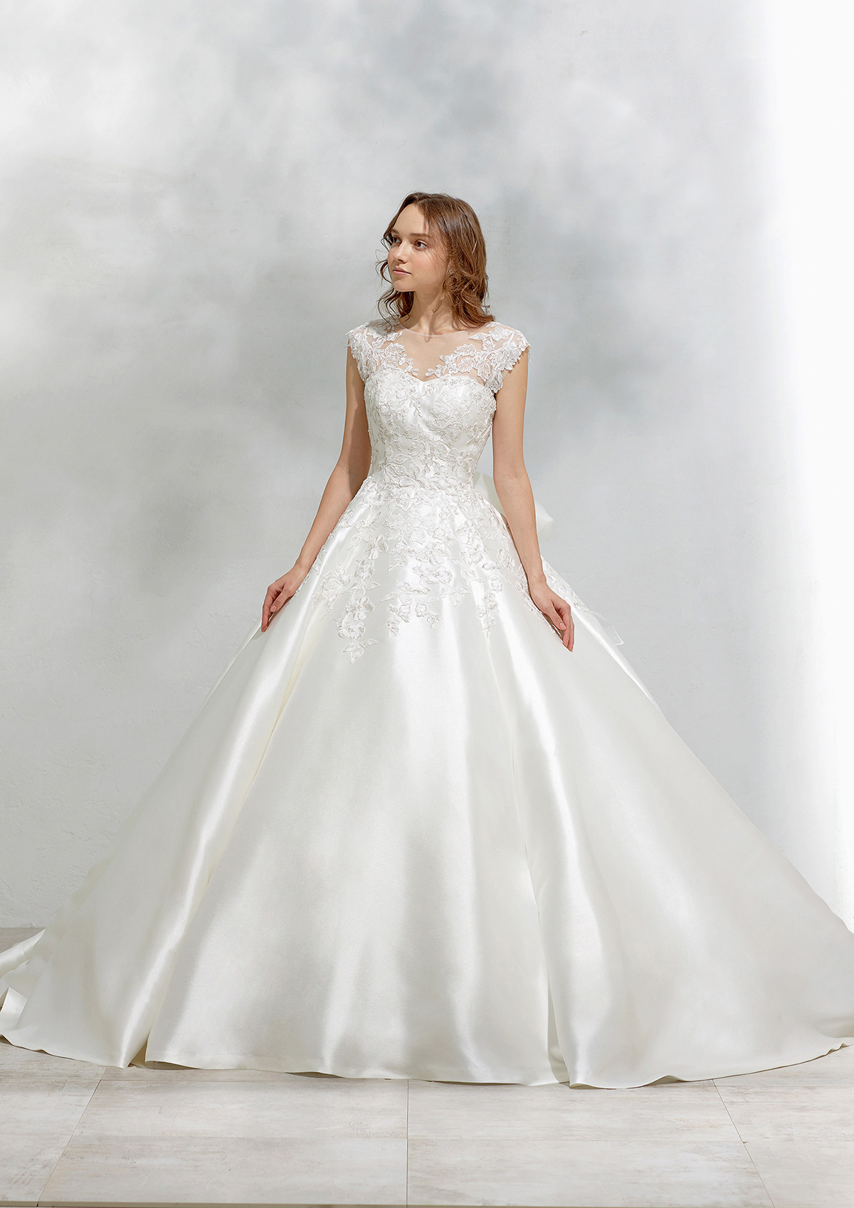 静岡市・富士市・沼津市のドレス専門店フィーノのウエディングドレス、フィーノリュクスFL-64の画像2