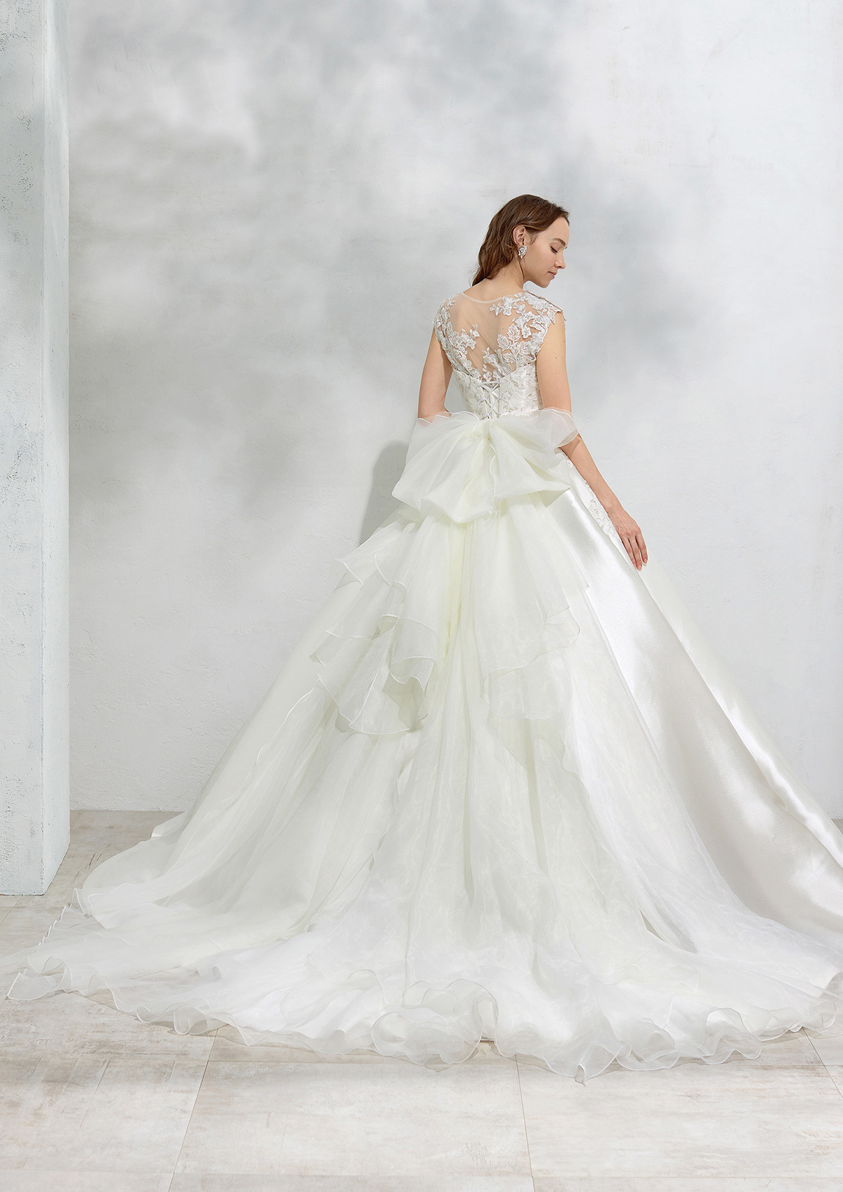 静岡市・富士市・沼津市のドレス専門店フィーノのウエディングドレス、フィーノリュクスFL-64の画像3