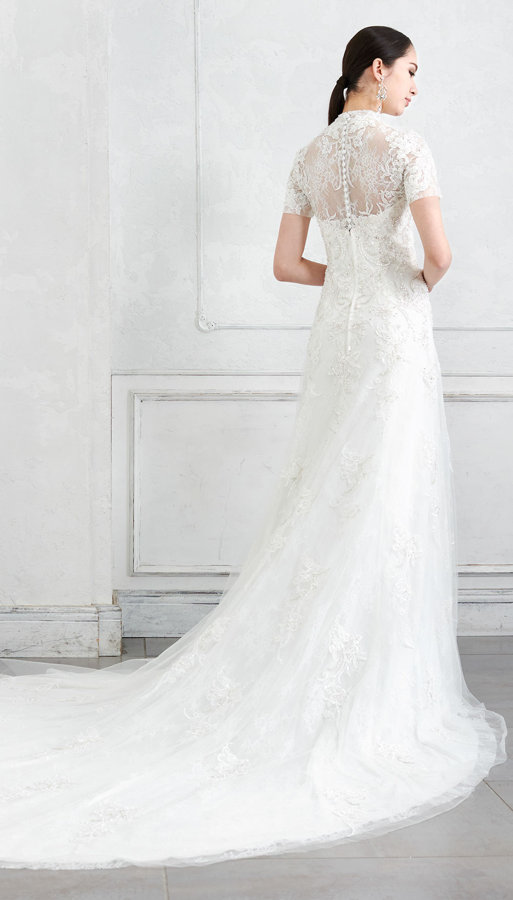 静岡市・富士市・沼津市のドレス専門店フィーノのウエディングドレス、イサムモリタIN-132（OW)のイメージ3