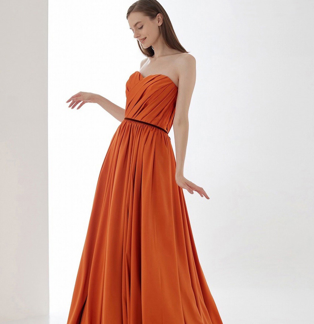 静岡市・富士市・沼津市のドレス専門店フィーノ富士店のゴールデンウィークイベントのイサムモリタのテラコッタカラーのカラードレス