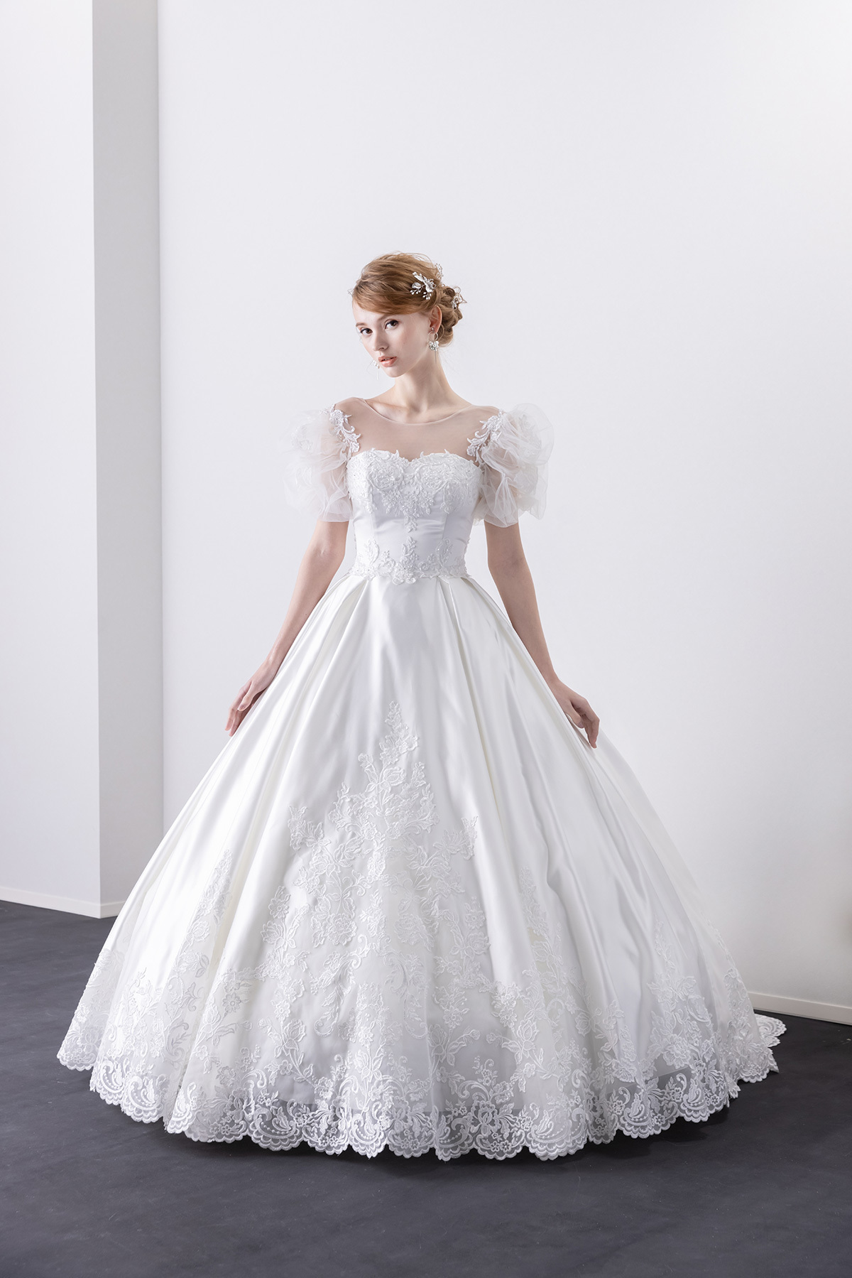 静岡市・富士市・沼津市のドレス専門店フィーノのウエディングドレス、イサムモリタIN-162(OW)1