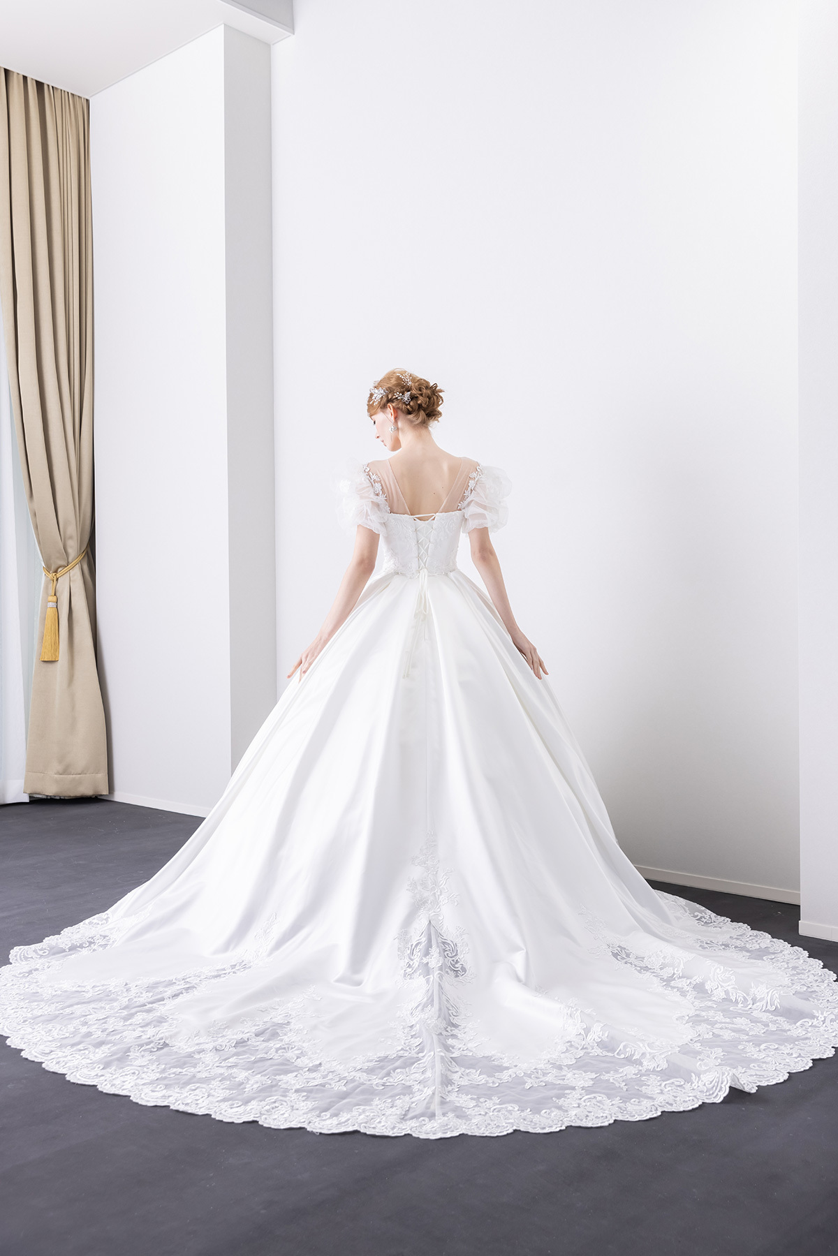 静岡市・富士市・沼津市のドレス専門店フィーノのウエディングドレス、イサムモリタIN-162(OW)2