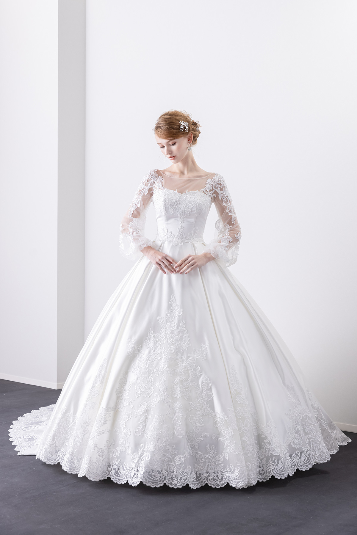 静岡市・富士市・沼津市のドレス専門店フィーノのウエディングドレス、イサムモリタIN-162(OW)3