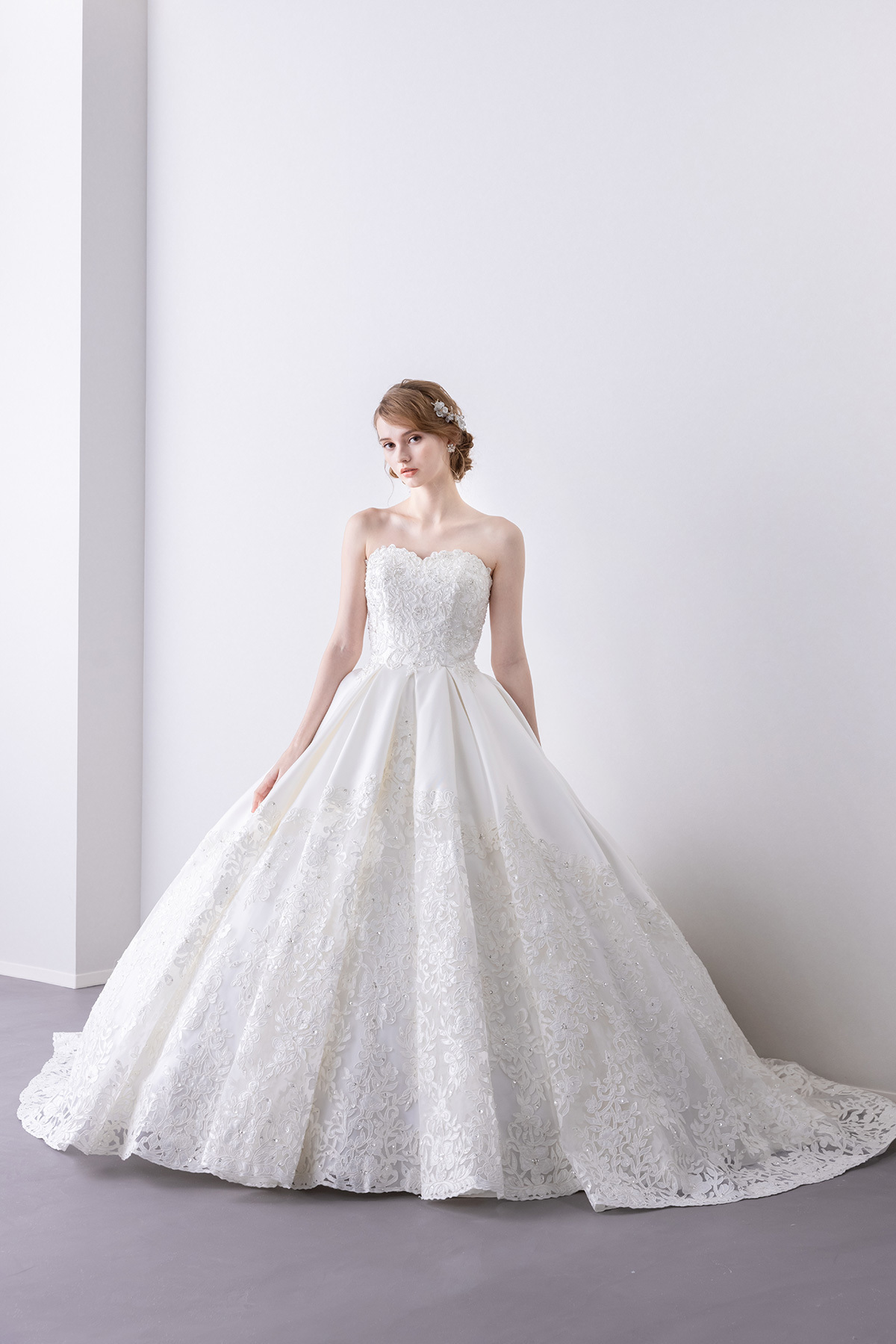 静岡市・富士市・沼津市のドレス専門店フィーノのウエディングドレス、イサムモリタMK-217(OW)1