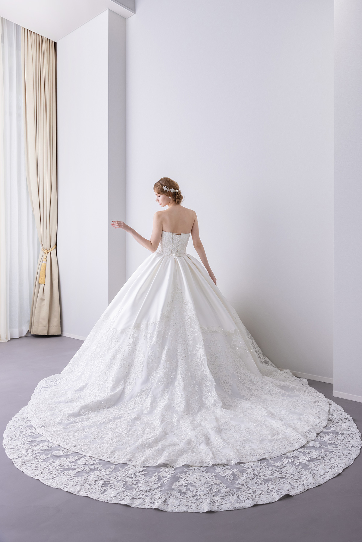 静岡市・富士市・沼津市のドレス専門店フィーノのウエディングドレス、イサムモリタMK-217(OW)2