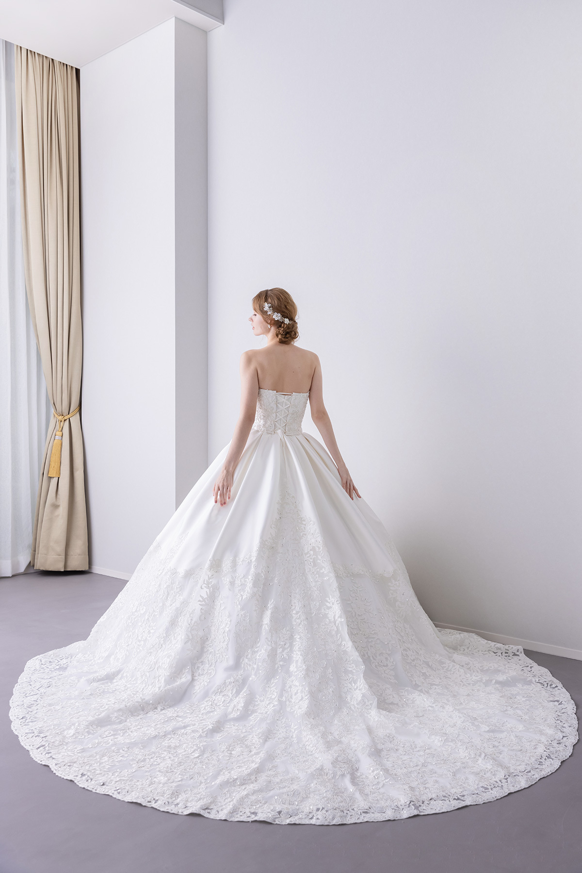 静岡市・富士市・沼津市のドレス専門店フィーノのウエディングドレス、イサムモリタMK-217(OW)3