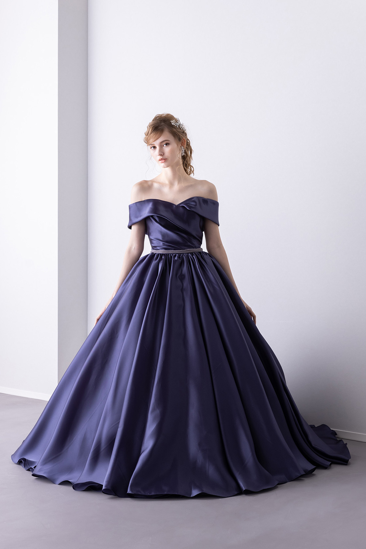 静岡市・富士市・沼津市のドレス専門店フィーノのウエディングドレス(カラードレス)、イサムモリタIC-147(MNB)1