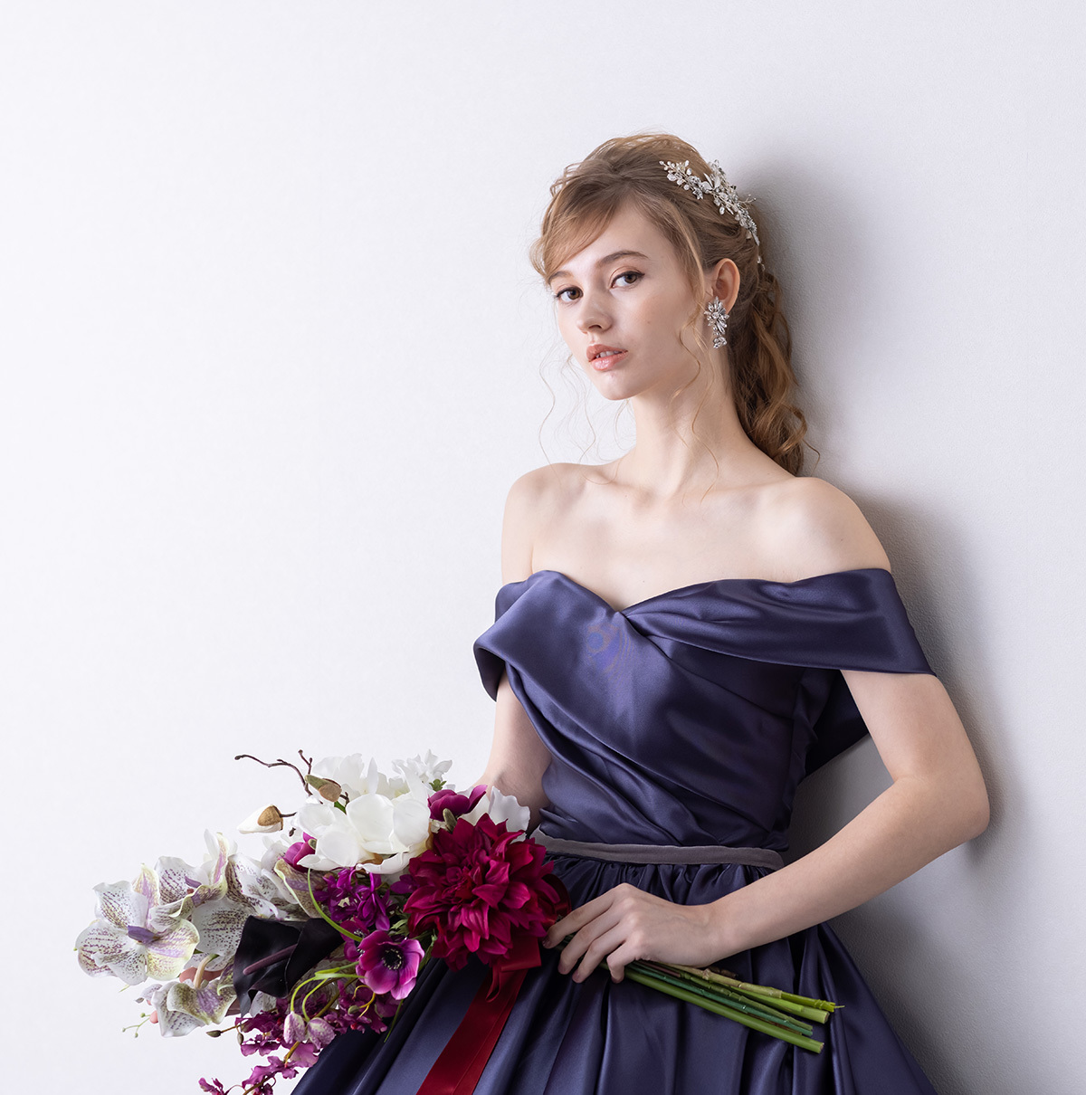 静岡市・富士市・沼津市のドレス専門店フィーノのウエディングドレス(カラードレス)、イサムモリタIC-147(MNB)3