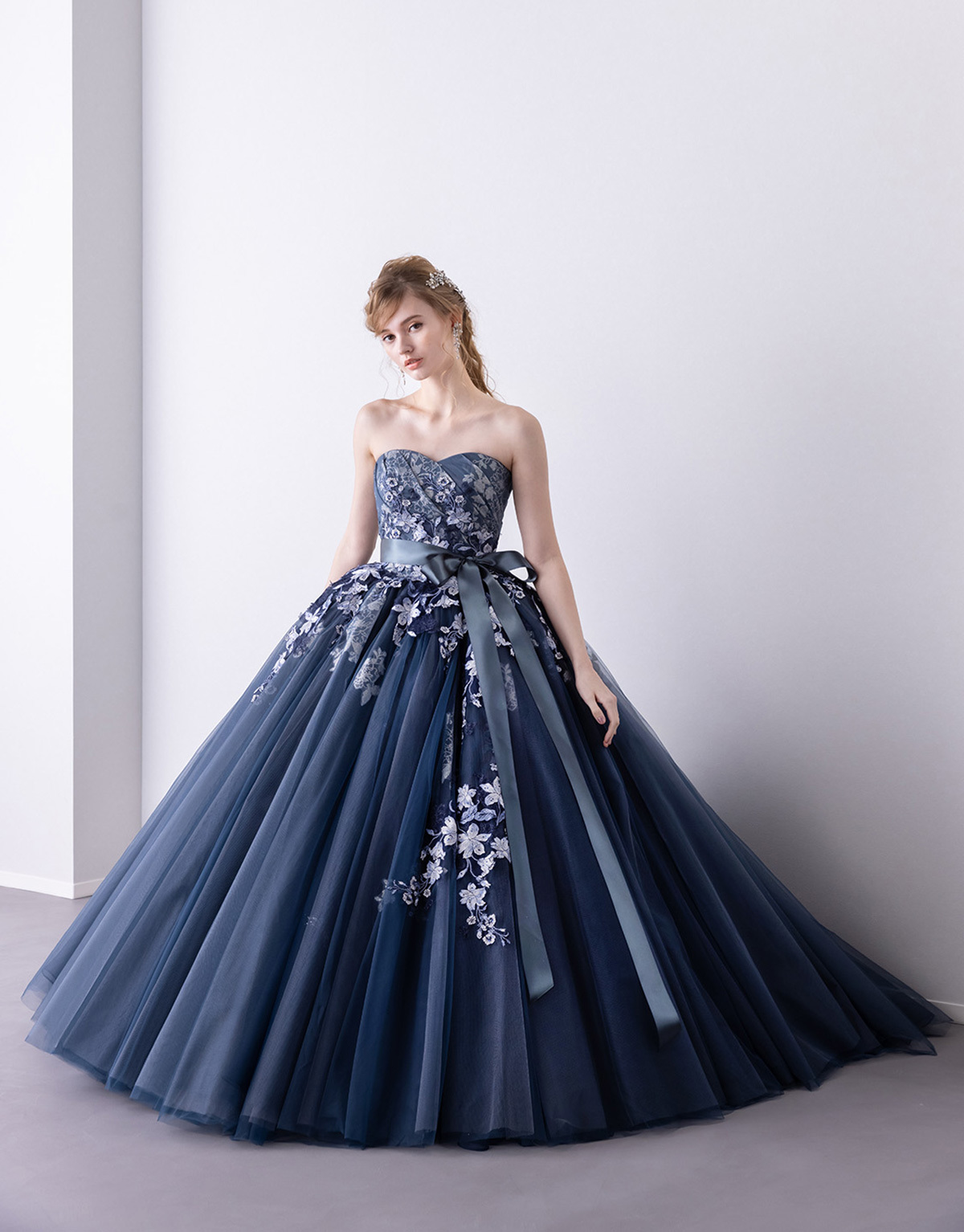 静岡市・富士市・沼津市のドレス専門店フィーノのウエディングドレス(カラードレス)、イサムモリタIC-152(BL)1