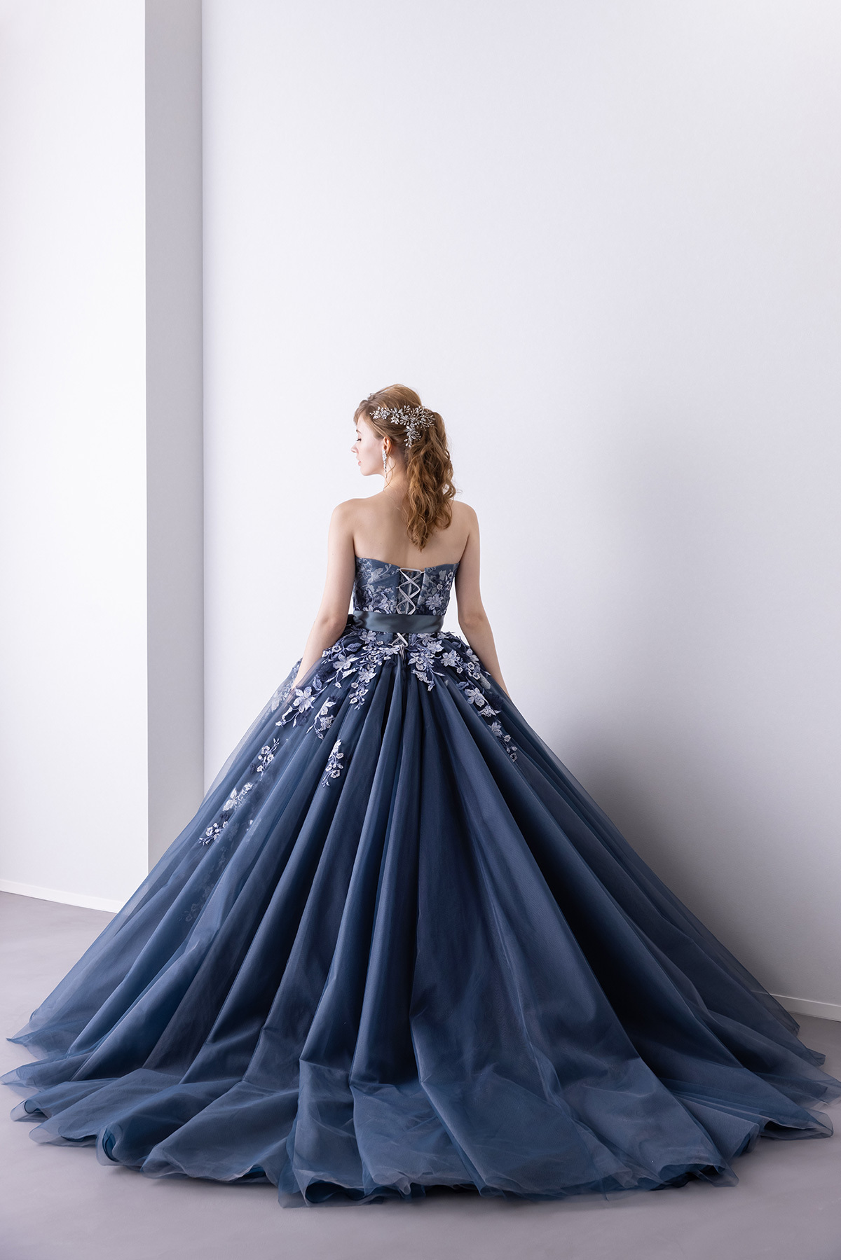 静岡市・富士市・沼津市のドレス専門店フィーノのウエディングドレス(カラードレス)、イサムモリタIC-152(BL)2