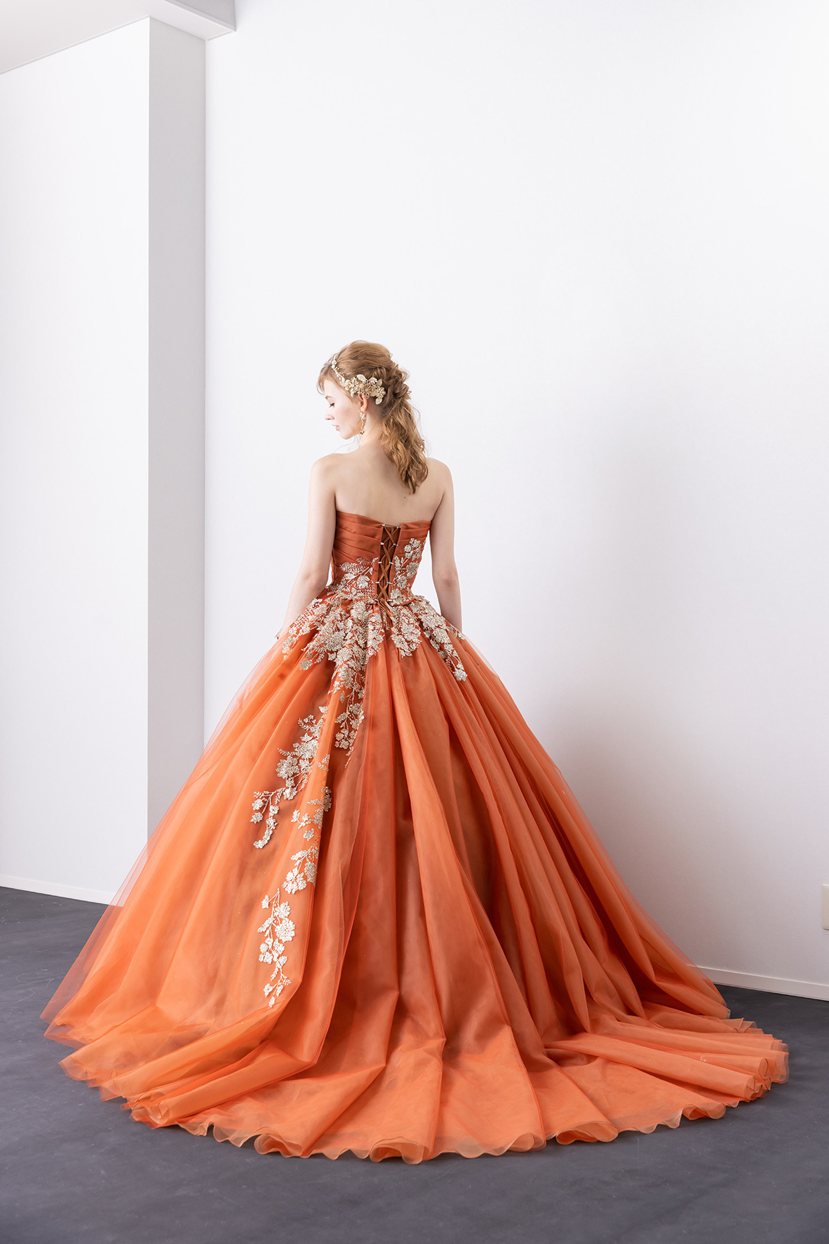 静岡市・富士市・沼津市のドレス専門店フィーノのウエディングドレス(カラードレス)、イサムモリタIN-178(OR)2