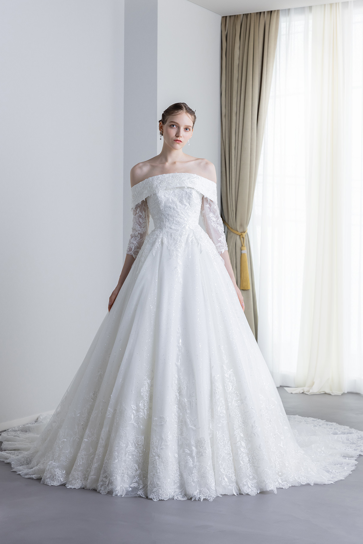 静岡市・富士市・沼津市のドレス専門店フィーノのウエディングドレス、イサムモリタIN-205(OW)